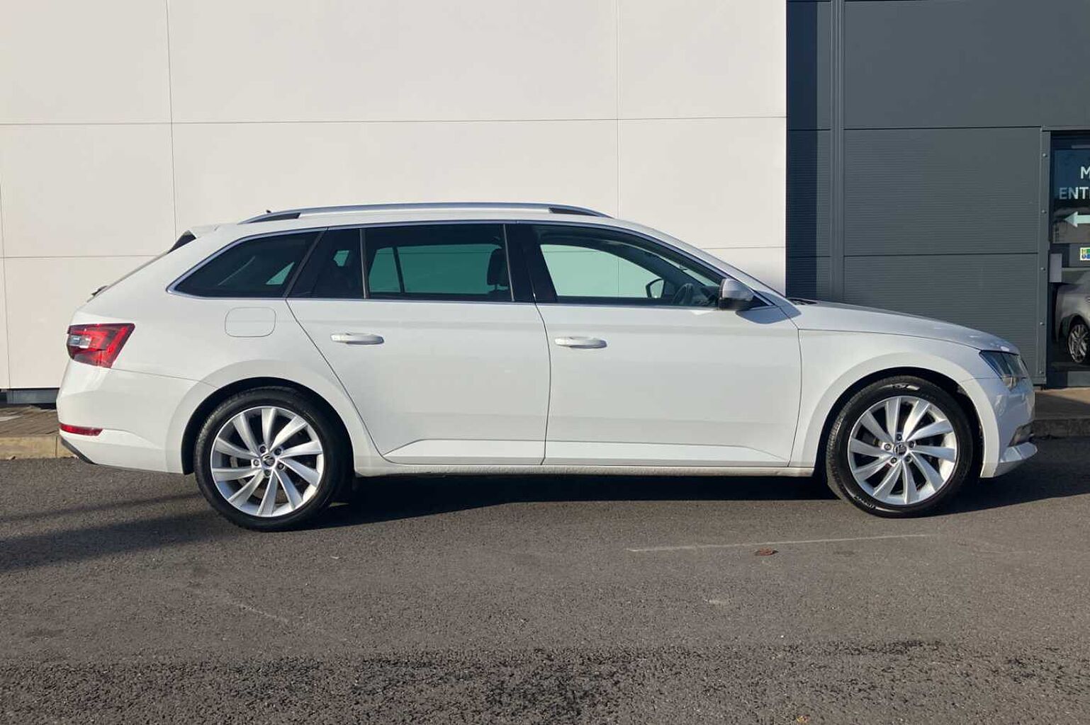 SKODA Superb 2.0 TDI (150ps) SE L Executive 5-Dr Estate